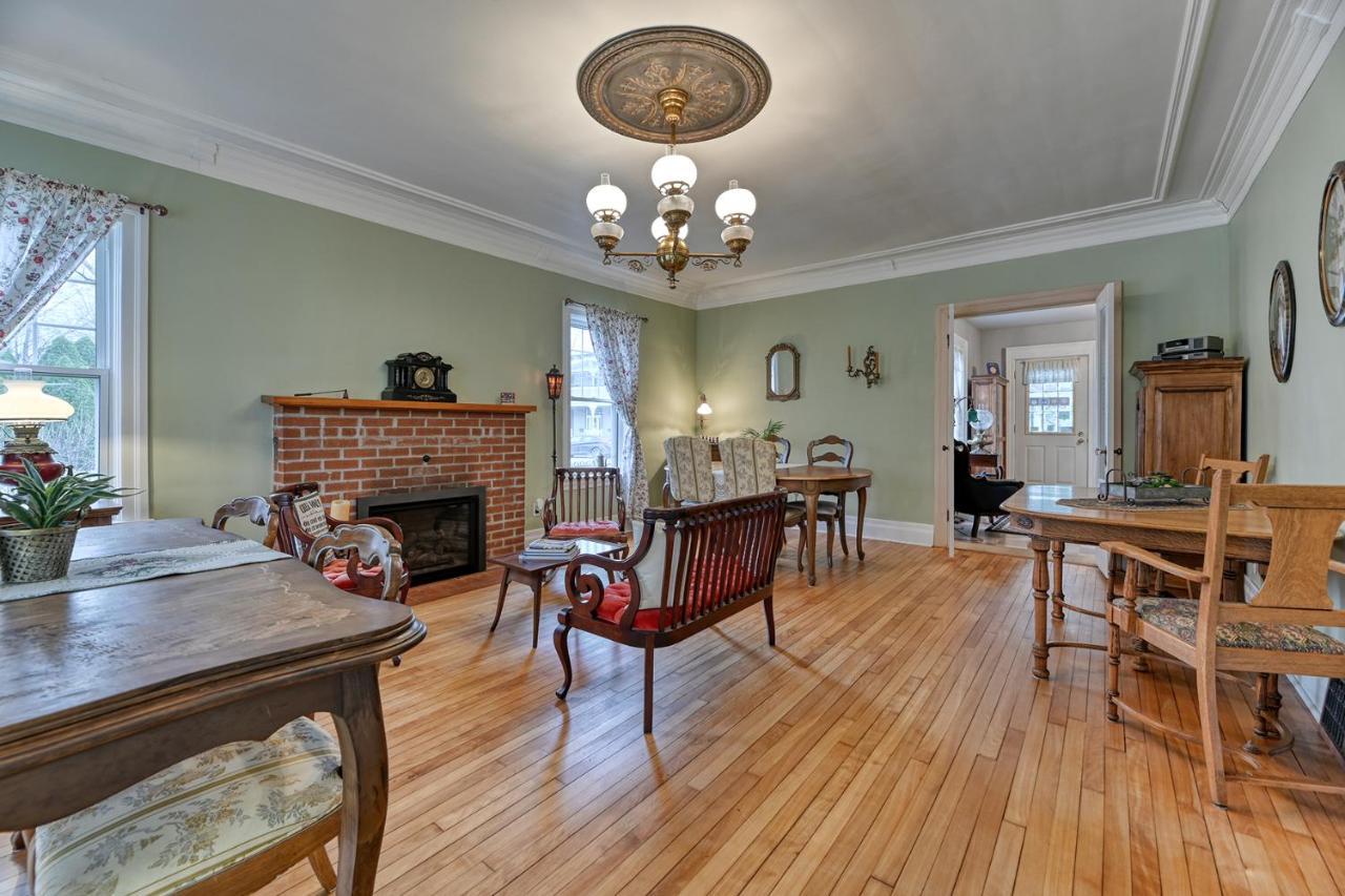 La Maison Collins Bed & Breakfast Granby